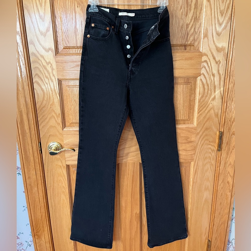 LEVI’S rib cage bootcut jeans.